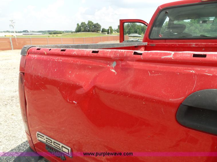 image for item J4900 2006 Ford F250 Super Duty SuperCab pickup truck
