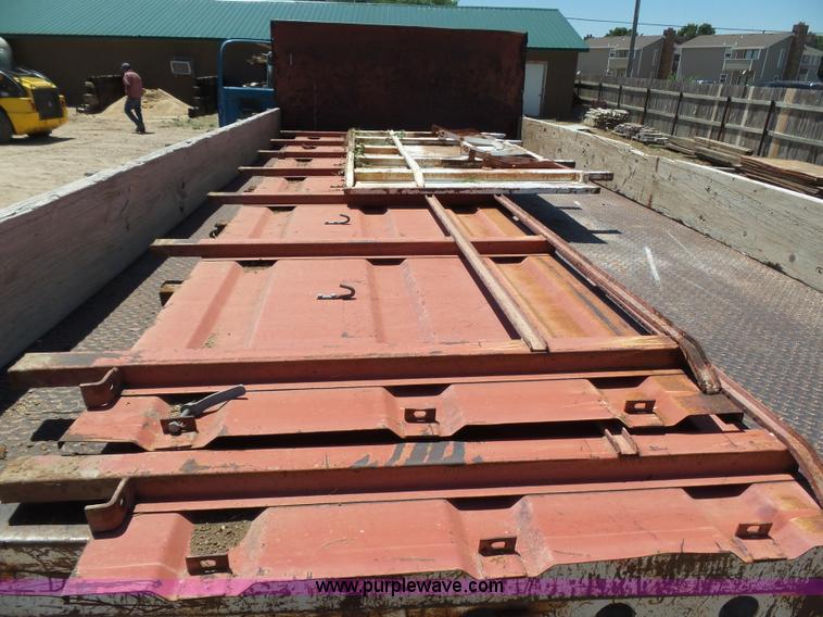 image for item J6047 1970 GMC 5500 grain truck