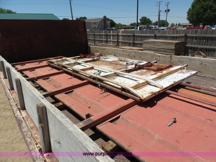 image for item J6047 1970 GMC 5500 grain truck