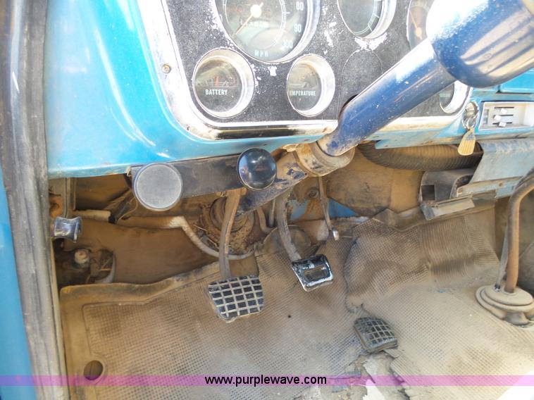 image for item J6047 1970 GMC 5500 grain truck