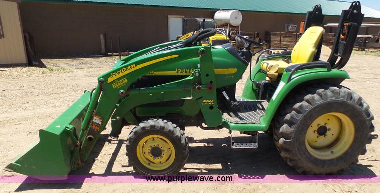 image for item J6049 2002 John Deere 4310 tractor