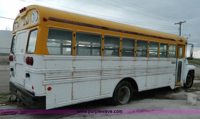 image for item J8914 1980 Ford bus