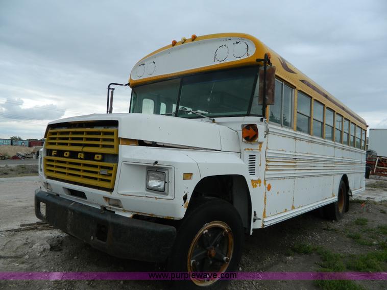 image for item J8914 1980 Ford bus