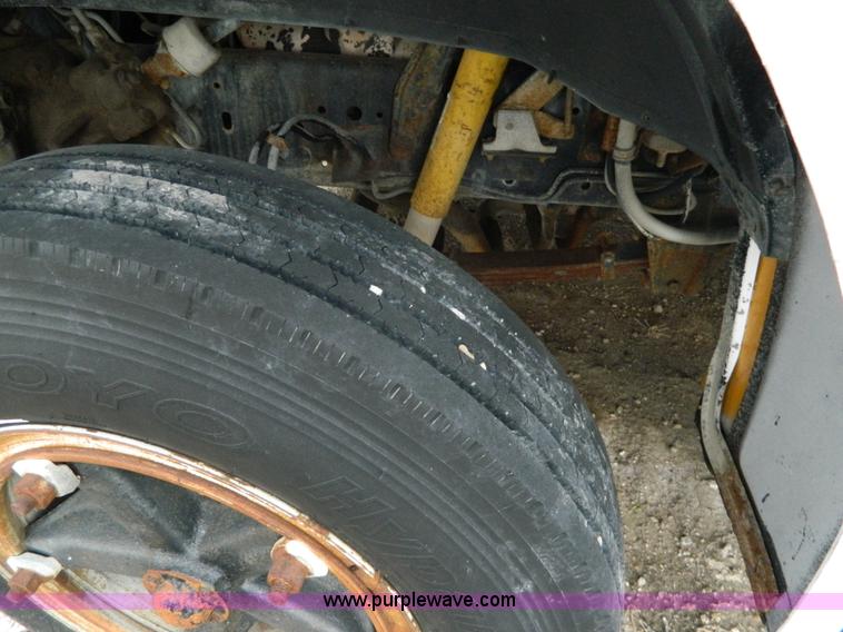 image for item J8914 1980 Ford bus