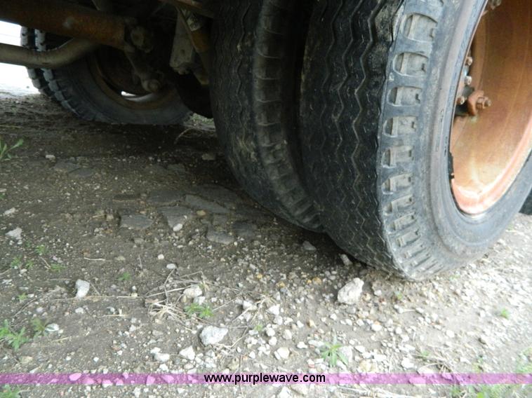 image for item J8914 1980 Ford bus