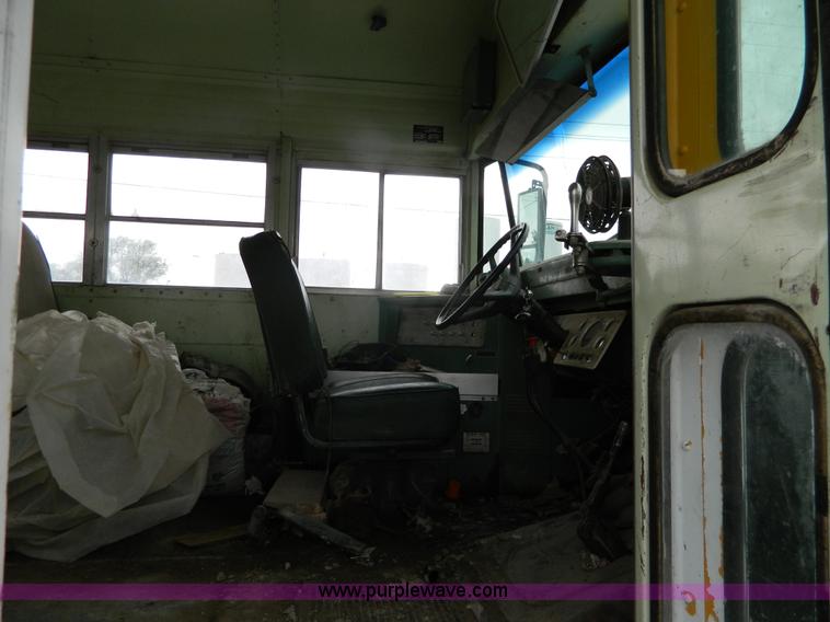image for item J8914 1980 Ford bus