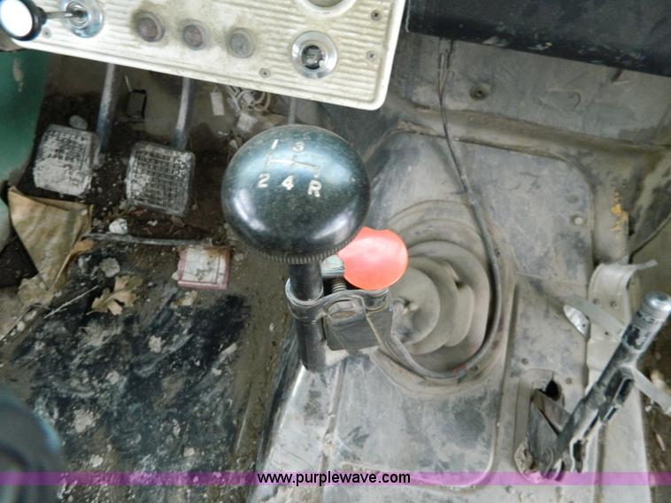 image for item J8914 1980 Ford bus