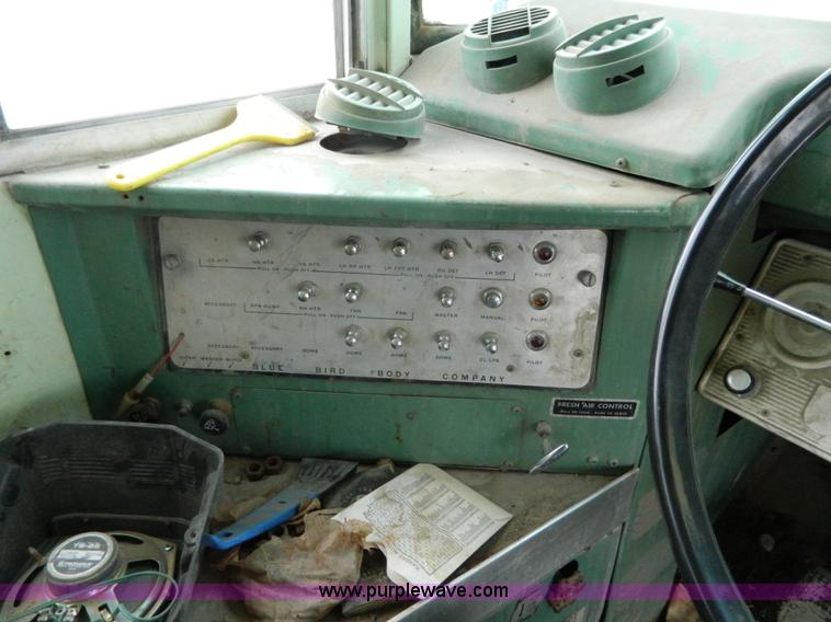 image for item J8914 1980 Ford bus