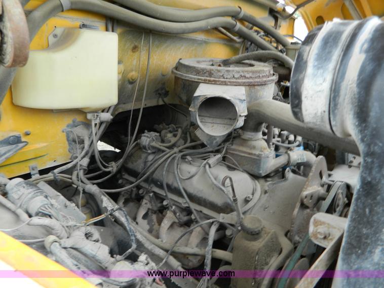 image for item J8914 1980 Ford bus