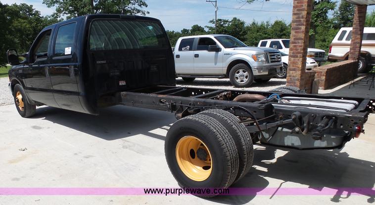 image for item K1189 2000 Ford F350 Super Duty Crew Cab pickup truck cab and chassis