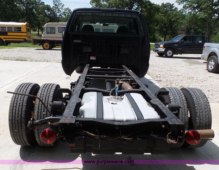 image for item K1189 2000 Ford F350 Super Duty Crew Cab pickup truck cab and chassis