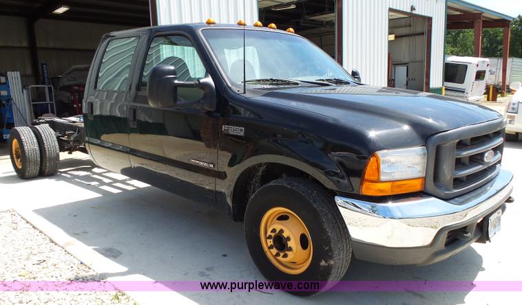 image for item K1189 2000 Ford F350 Super Duty Crew Cab pickup truck cab and chassis