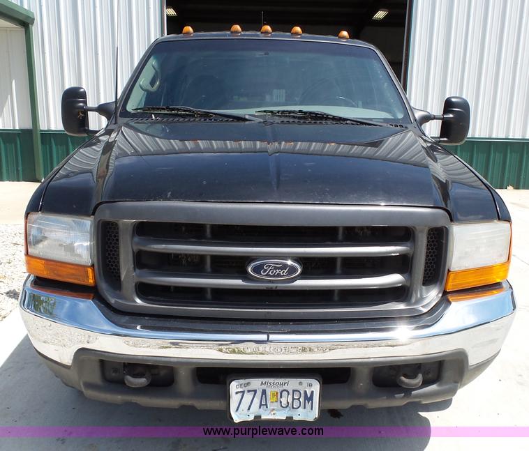 image for item K1189 2000 Ford F350 Super Duty Crew Cab pickup truck cab and chassis