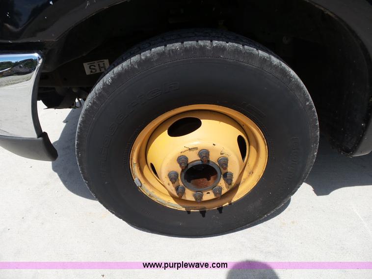 image for item K1189 2000 Ford F350 Super Duty Crew Cab pickup truck cab and chassis