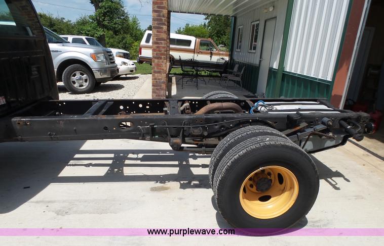 image for item K1189 2000 Ford F350 Super Duty Crew Cab pickup truck cab and chassis