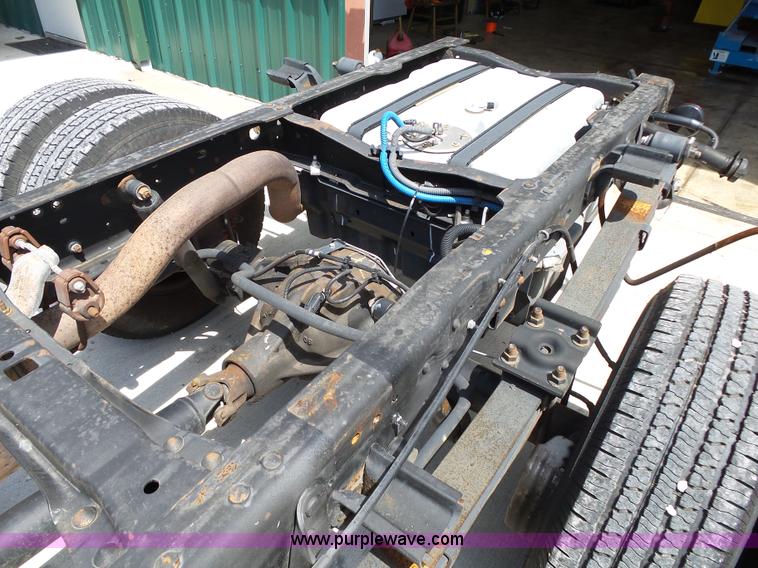 image for item K1189 2000 Ford F350 Super Duty Crew Cab pickup truck cab and chassis