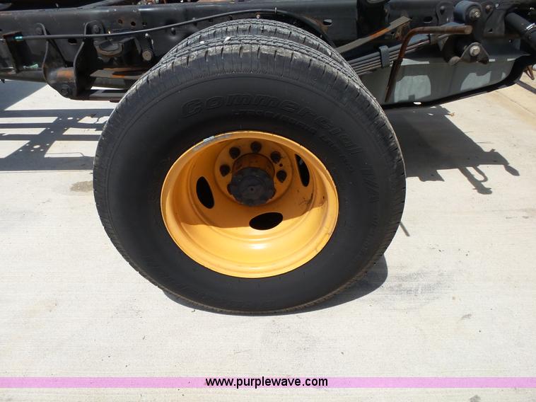 image for item K1189 2000 Ford F350 Super Duty Crew Cab pickup truck cab and chassis