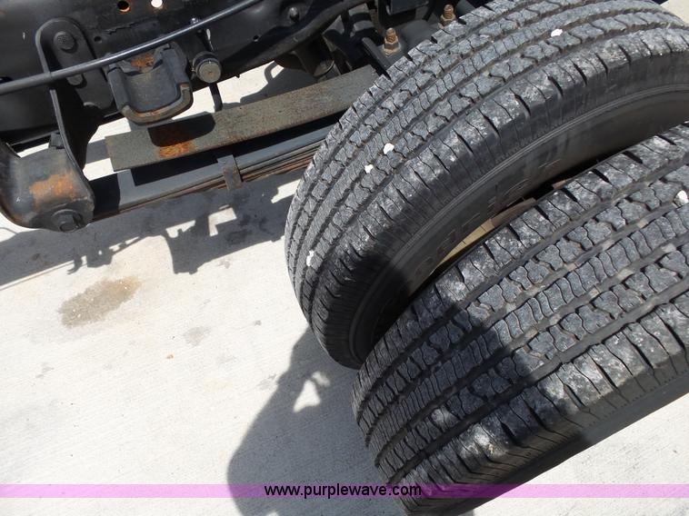 image for item K1189 2000 Ford F350 Super Duty Crew Cab pickup truck cab and chassis