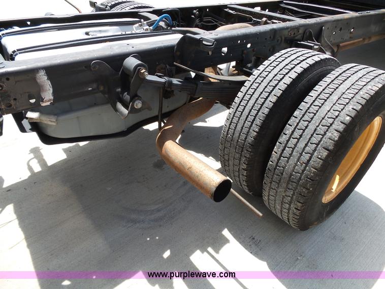 image for item K1189 2000 Ford F350 Super Duty Crew Cab pickup truck cab and chassis