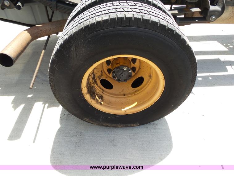 image for item K1189 2000 Ford F350 Super Duty Crew Cab pickup truck cab and chassis