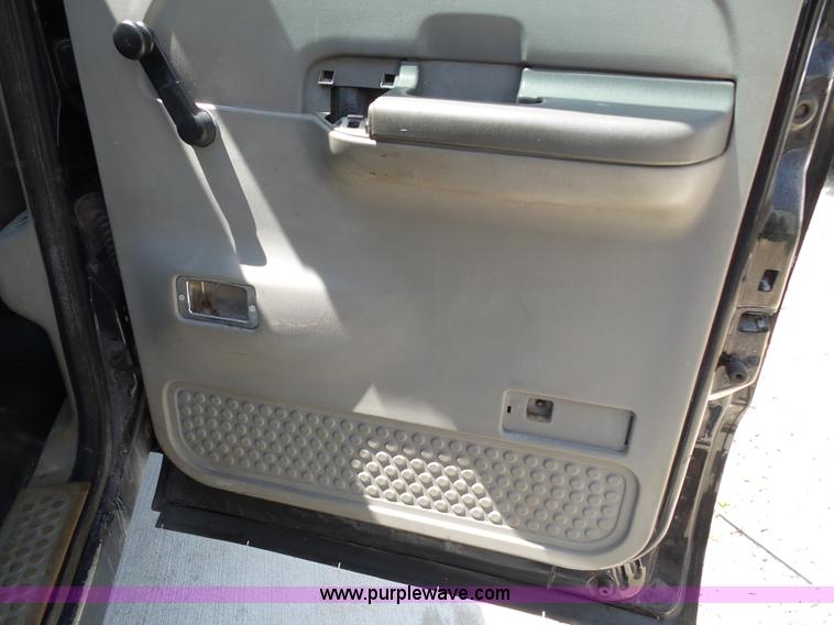 image for item K1189 2000 Ford F350 Super Duty Crew Cab pickup truck cab and chassis