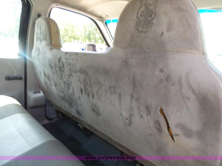 image for item K1189 2000 Ford F350 Super Duty Crew Cab pickup truck cab and chassis