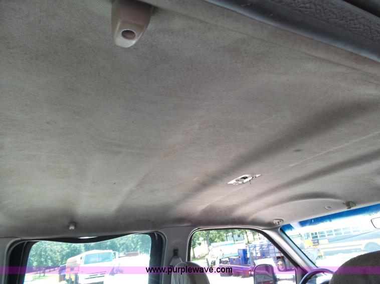 image for item K1189 2000 Ford F350 Super Duty Crew Cab pickup truck cab and chassis