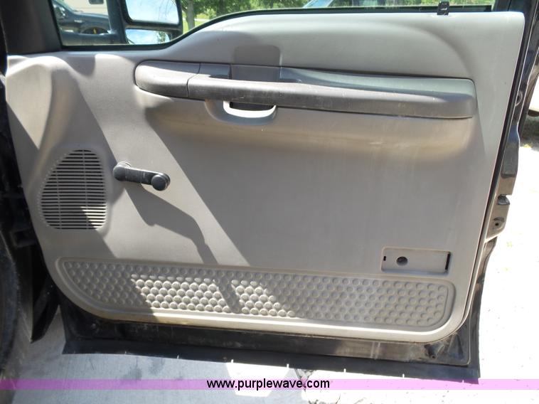 image for item K1189 2000 Ford F350 Super Duty Crew Cab pickup truck cab and chassis