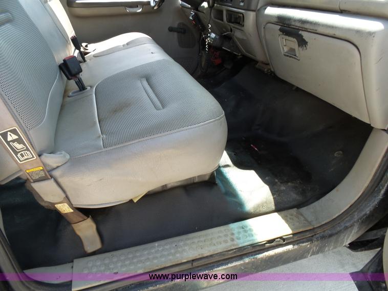 image for item K1189 2000 Ford F350 Super Duty Crew Cab pickup truck cab and chassis