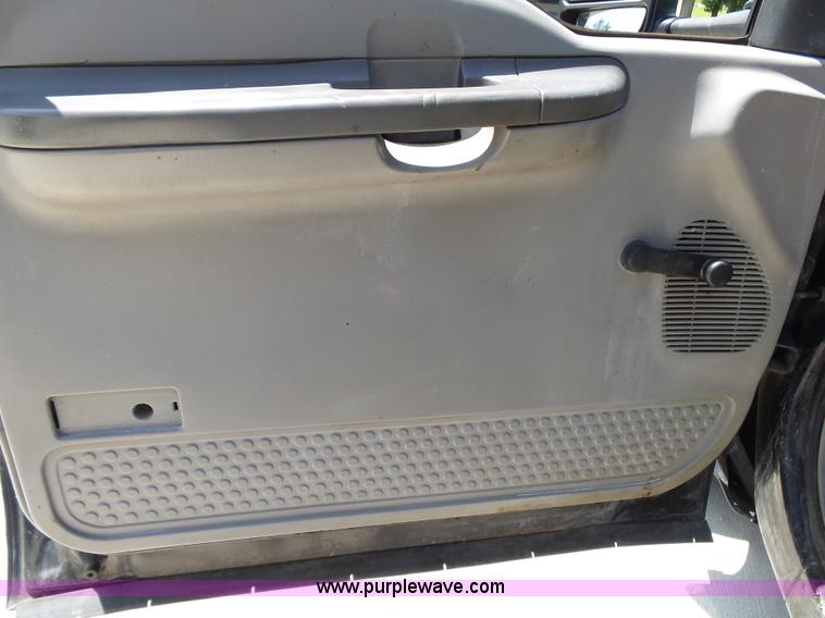 image for item K1189 2000 Ford F350 Super Duty Crew Cab pickup truck cab and chassis