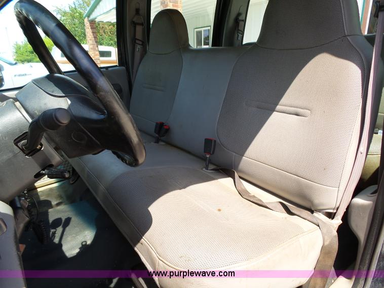 image for item K1189 2000 Ford F350 Super Duty Crew Cab pickup truck cab and chassis