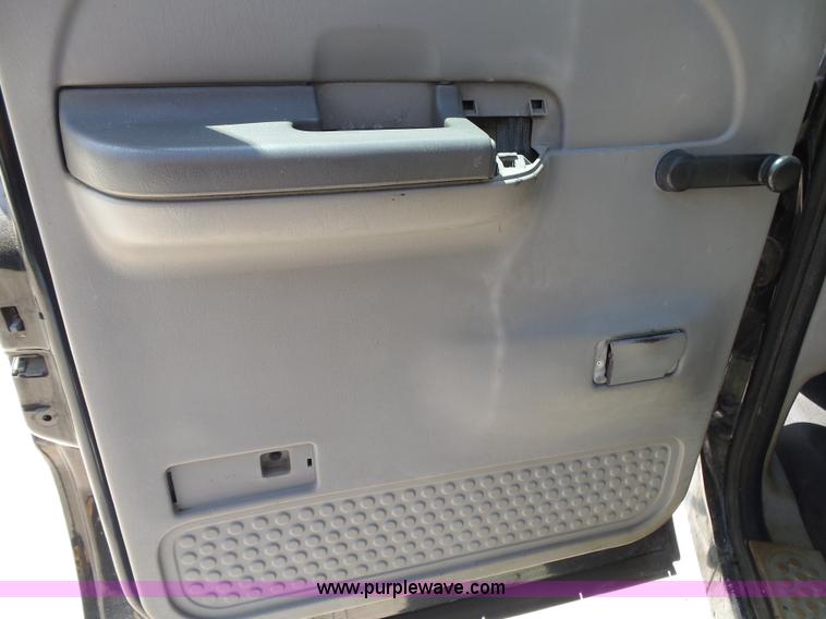 image for item K1189 2000 Ford F350 Super Duty Crew Cab pickup truck cab and chassis