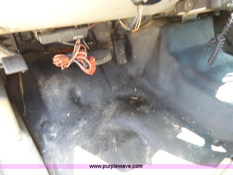 image for item K1189 2000 Ford F350 Super Duty Crew Cab pickup truck cab and chassis