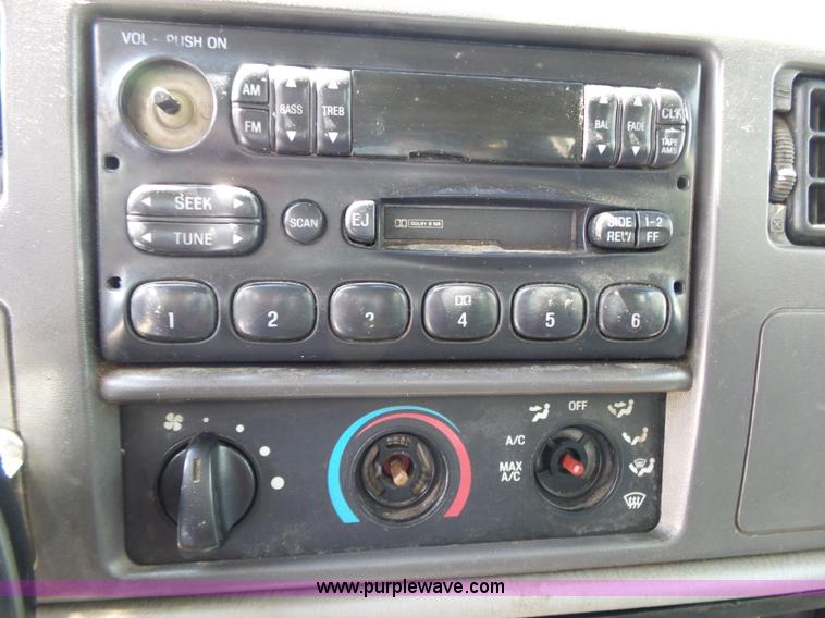 image for item K1189 2000 Ford F350 Super Duty Crew Cab pickup truck cab and chassis