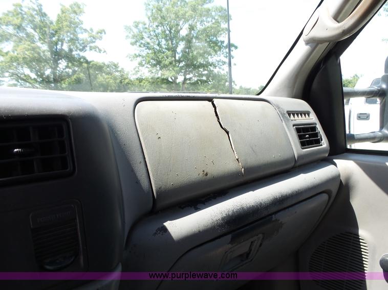 image for item K1189 2000 Ford F350 Super Duty Crew Cab pickup truck cab and chassis