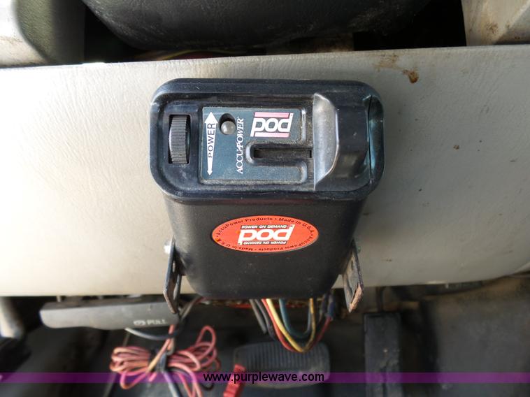 image for item K1189 2000 Ford F350 Super Duty Crew Cab pickup truck cab and chassis