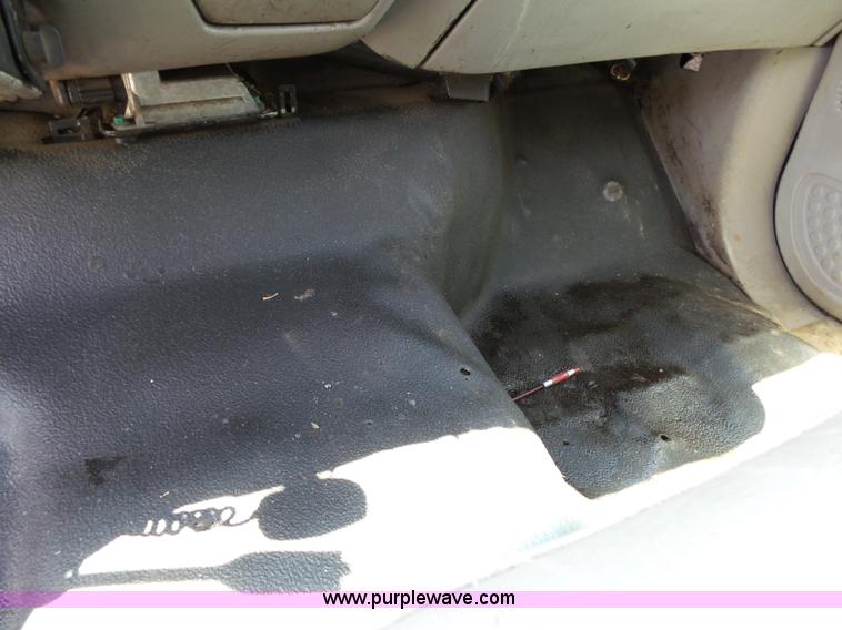 image for item K1189 2000 Ford F350 Super Duty Crew Cab pickup truck cab and chassis