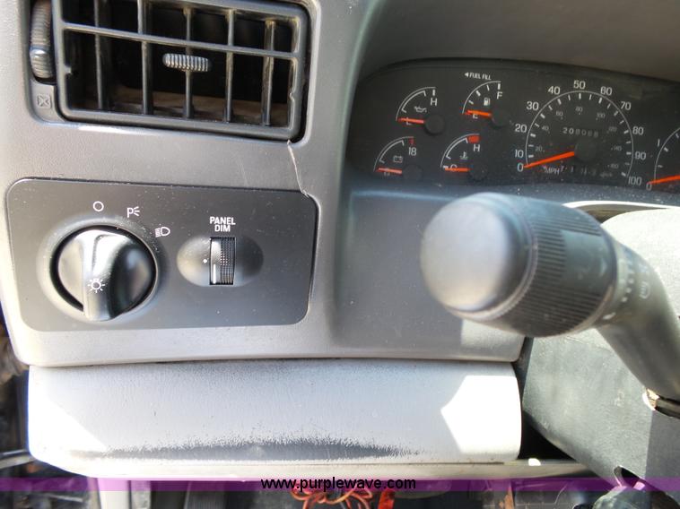 image for item K1189 2000 Ford F350 Super Duty Crew Cab pickup truck cab and chassis