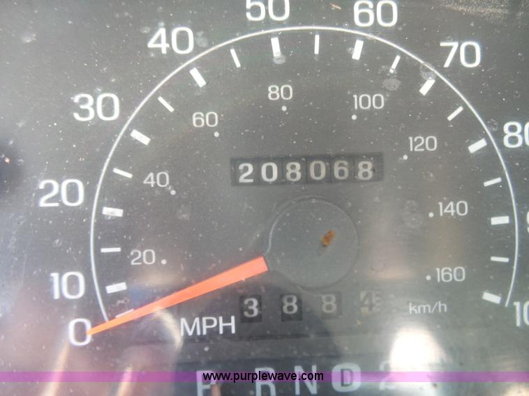 image for item K1189 2000 Ford F350 Super Duty Crew Cab pickup truck cab and chassis