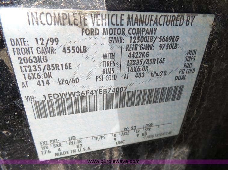 image for item K1189 2000 Ford F350 Super Duty Crew Cab pickup truck cab and chassis