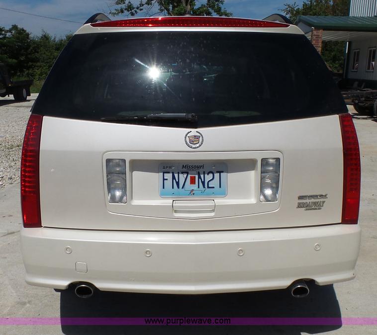 image for item K1190 2004 Cadillac SRX SUV