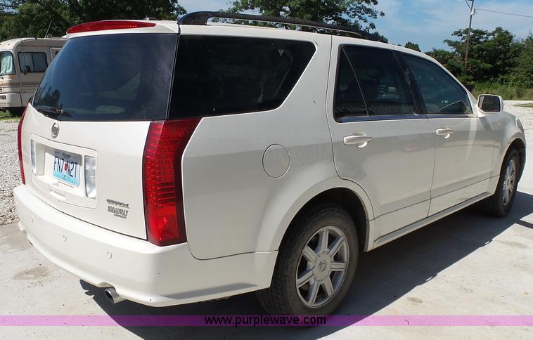 image for item K1190 2004 Cadillac SRX SUV