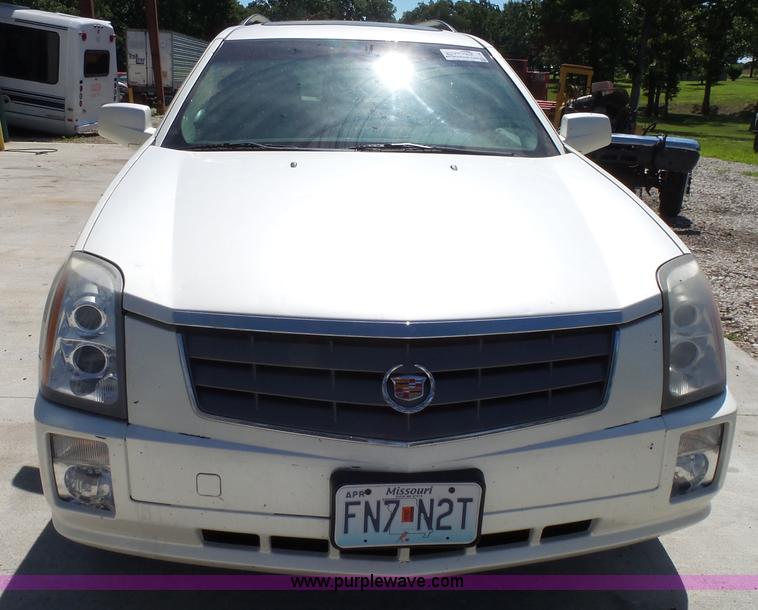 image for item K1190 2004 Cadillac SRX SUV