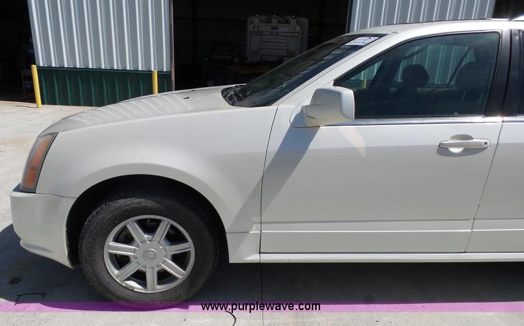 image for item K1190 2004 Cadillac SRX SUV