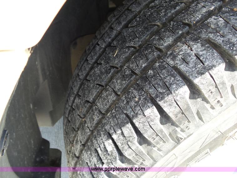 image for item K1190 2004 Cadillac SRX SUV