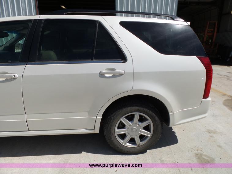 image for item K1190 2004 Cadillac SRX SUV