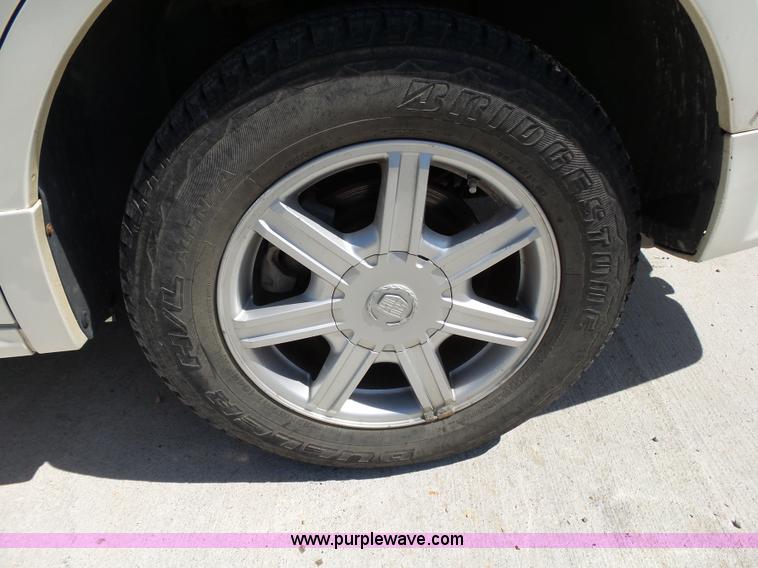 image for item K1190 2004 Cadillac SRX SUV