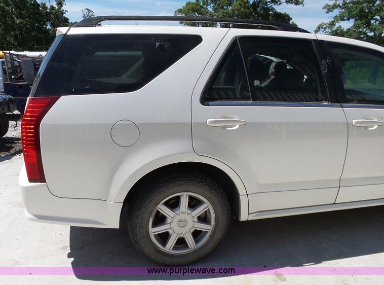 image for item K1190 2004 Cadillac SRX SUV