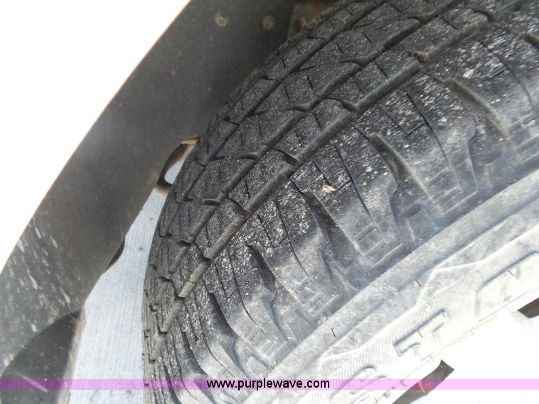 image for item K1190 2004 Cadillac SRX SUV