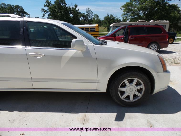 image for item K1190 2004 Cadillac SRX SUV